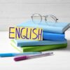英語の本とペンとメガネ