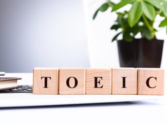 TOEICを表す木のブロック